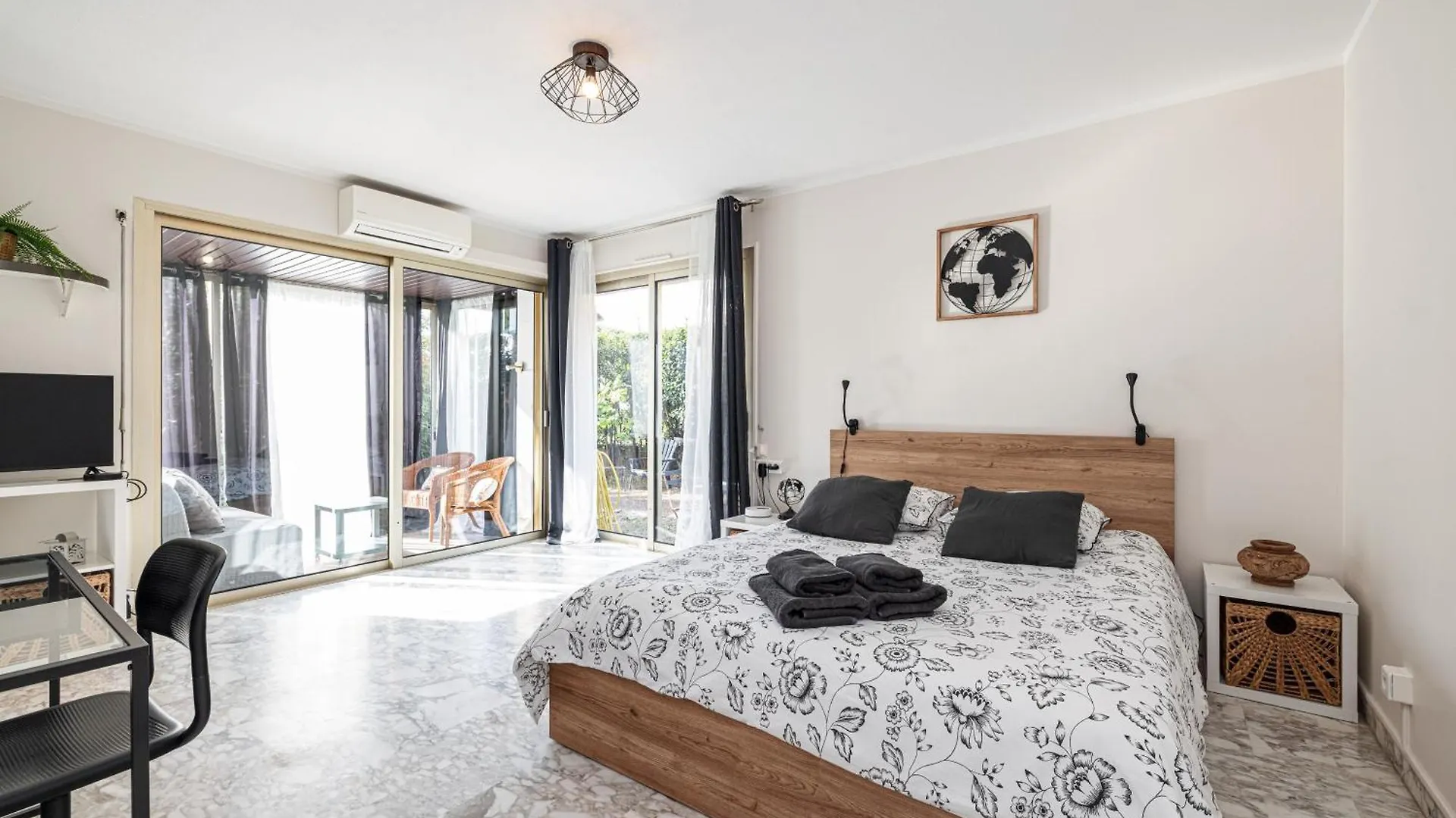 Apartmán Le Globe Trotteur Saint-Laurent-du-Var 0*,  Francie